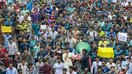 এবার ঢাবিতে সাত কলেজের অধিভুক্তি বাতিল চেয়ে বিক্ষোভের ডাক