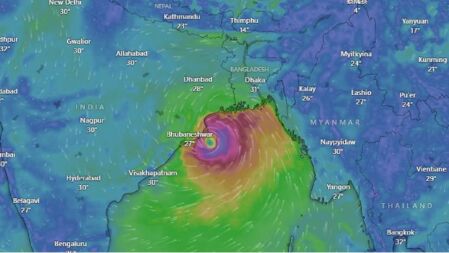 ঘূর্ণিঝড় দানার প্রভাবে ১৪ জেলায় জলোচ্ছ্বাসের শঙ্কা