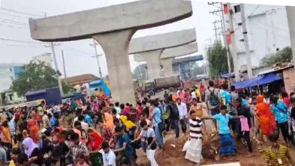 আইনশৃঙ্খলা রক্ষাকারী বাহিনীর সঙ্গে শ্রমিকদের সংঘর্ষ