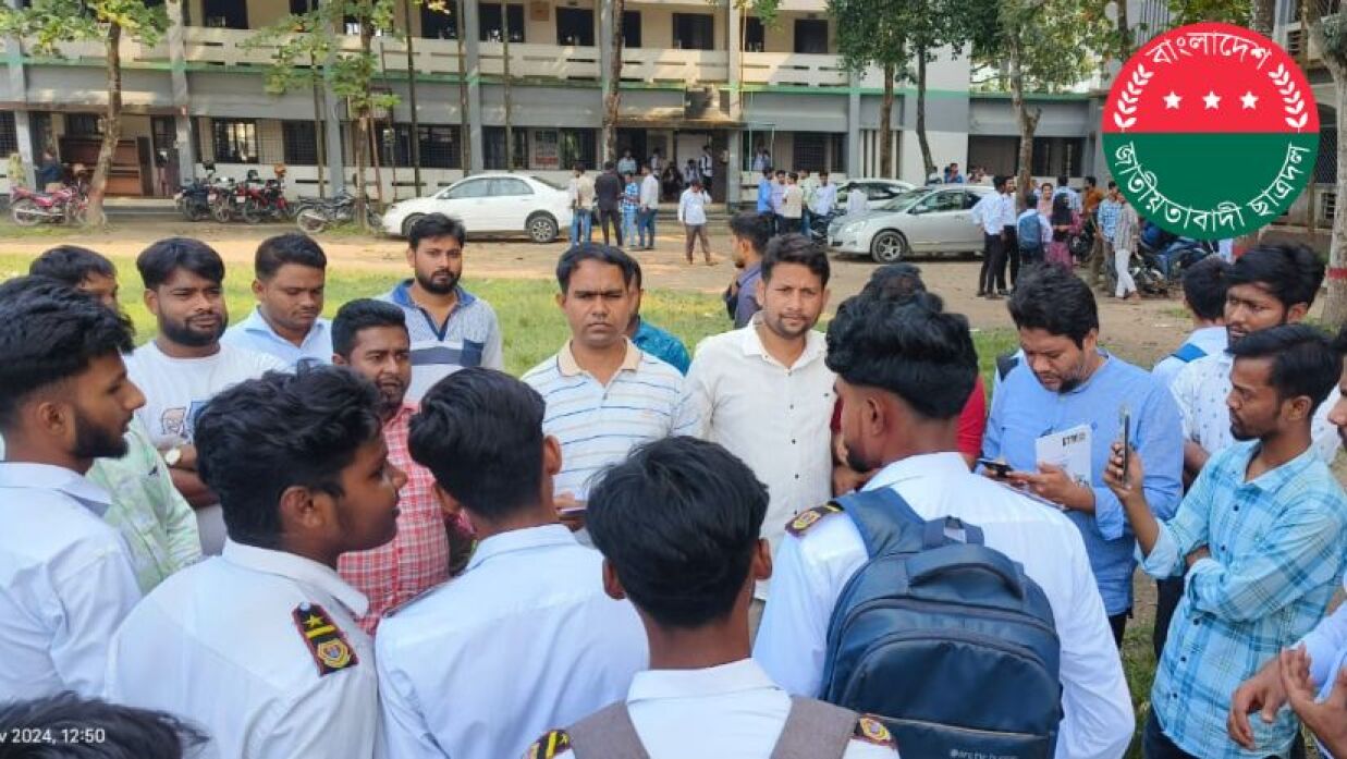 গাজীপুরের পুবাইল আদর্শ কলেজের শিক্ষার্থীদের সঙ্গে ছাত্রদলের মতবিনিময়