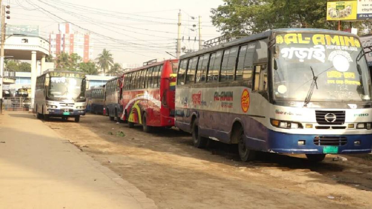 কুষ্টিয়ায় শিক্ষার্থীদের জন্য বাসভাড়া অর্ধেক নেওয়ার সিদ্ধান্ত