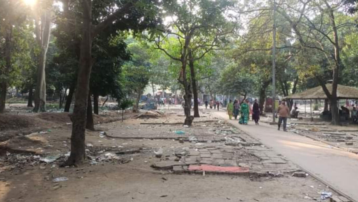 সোহরাওয়ার্দী উদ্যানে উচ্ছেদ করা হয়
অবৈধ দোকান