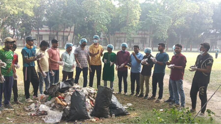 কনসার্ট শেষে ঢাকা কলেজের মাঠ পরিষ্কার করল ছাত্রদল