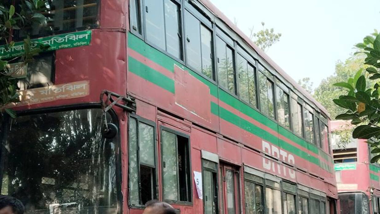 পিকনিকে যাওয়া বিটিআরসির ডাবল ডেকার বাস