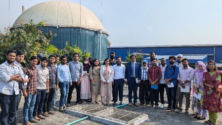 বাকৃবির কৃষি শক্তি ও যন্ত্র বিভাগের শিক্ষার্থীদের বায়োগ্যাস প্লান্ট পরিদর্শন