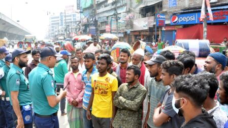 রাজধানীতে অটোরিকশা চালকদের কর্মসূচি স্থগিত