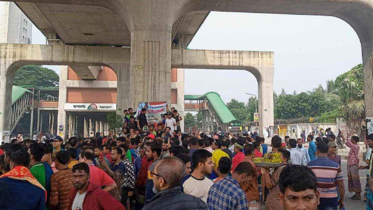 আগারগাঁওয়ে ব্যাটারিচালিত রিকশাচালকদের সড়ক অবরোধ