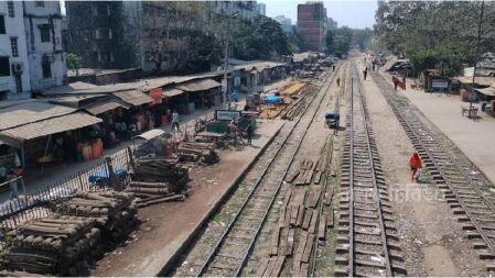 ৫ দিনের মধ্যে রেলওয়ের জমিতে থাকা অবৈধ স্থাপনা সরানোর নির্দেশ