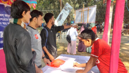 ইবিতে স্বতন্ত্র পদ্ধতিতে ভর্তি পরীক্ষার দাবিতে গণস্বাক্ষর কর্মসূচি