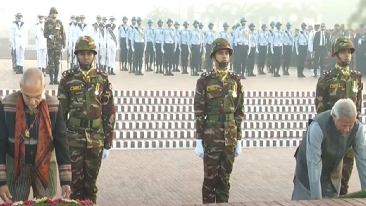 জাতীয় স্মৃতিসৌধে প্রধান উপদেষ্টা ও পূর্ব তিমুরের প্রেসিডেন্টের শ্রদ্ধা
