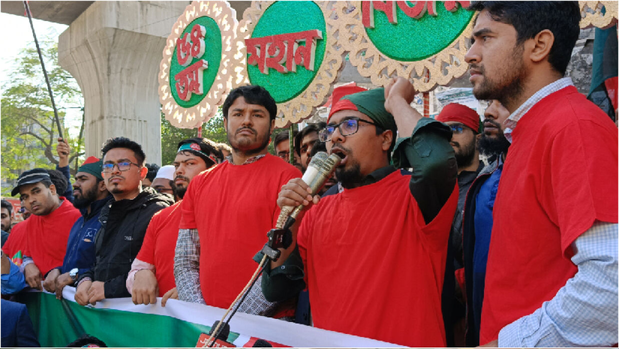 বিজয় র‍্যালি পরবর্তী সমাবেশে বক্তব্য রাখছেন শিবিরের কেন্দ্রীয় নেতারা