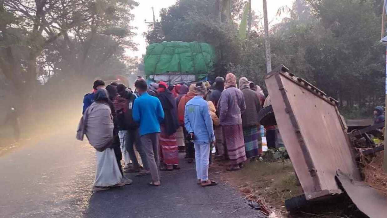 সড়ক দুর্ঘটনায় ৩ জন নিহত, ৫ জন আহত