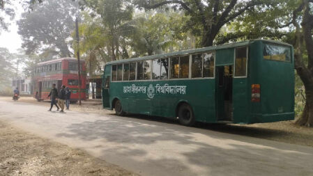 বিশ্ববিদ্যালয়ের বাসে দলীয় কর্মসূচিতে যোগ দিলো জাবি ছাত্রদল