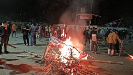 গভীর রাতে উত্তাল ঢাকা আলিয়া