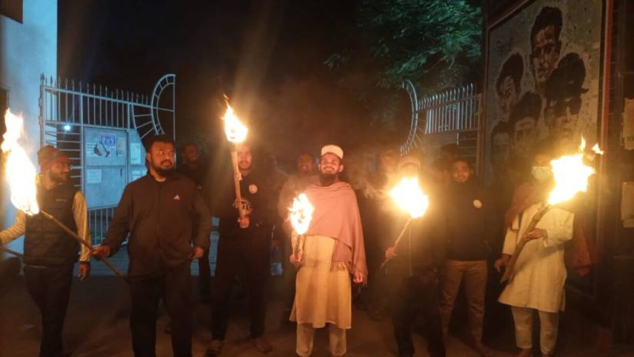 যবিপ্রবিতে শিক্ষার্থীদের মশাল মিছিল