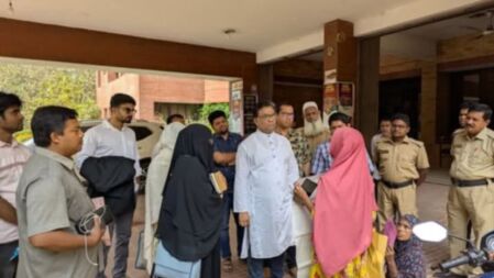 জাবি শিক্ষার্থীর মৃত্যুর ঘটনায় আটক রিকশাচালককে ফাঁসানোর দাবি পরিবারের 