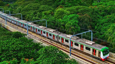 মেট্রোরেল কর্মীদের কর্মবিরতি,যাত্রী ভোগান্তি ও সমালোচনার ঝড়