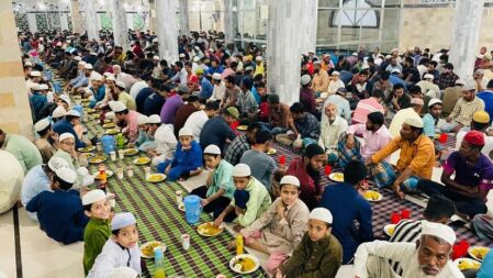 প্রতিদিন হাজার মানুষের ইফতারের আয়োজন হয় ফেনীর জহিরিয়া মসজিদে