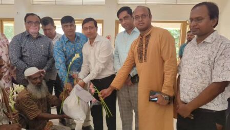 খাগড়াছড়িতে প্রতিবন্ধীদের মধ্যে ঈদ উপহার বিতরণ