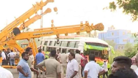 ভারতে বাংলাদেশি পর্যটকবাহী বাস নিয়ন্ত্রণ হারিয়ে নিহত ১, আহত ১৫
