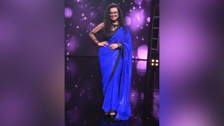 প্রথম ইন্ডিয়ান আইডল ট্রফি পেলেন বাঙালী তরুণী
