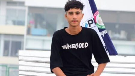 পড়ালেখায় মনোযোগ দিতে স্মার্টফোন নিয়ে গেলেন মা, অভিমানে শিক্ষার্থীর ‘আত্মহত্যা’