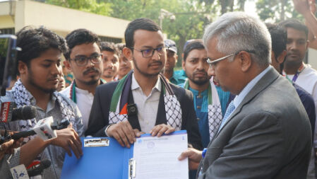 গাজায় গণহত্যার প্রতিবাদে পররাষ্ট্র মন্ত্রণালয়ে শিবিরের স্মারকলিপি