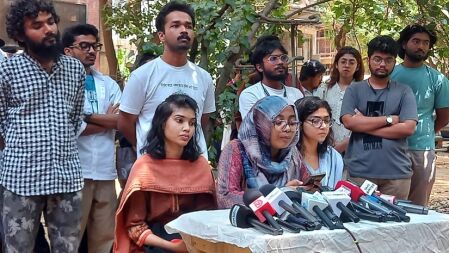 ‘মঙ্গল শোভাযাত্রা’ নাম পরিবর্তনের কারণ জানানোর দাবি চারুকলার শিক্ষার্থীদের