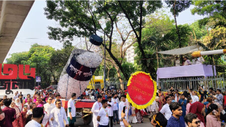 আনন্দ শোভাযাত্রায় ‘মুগ্ধর পানি’