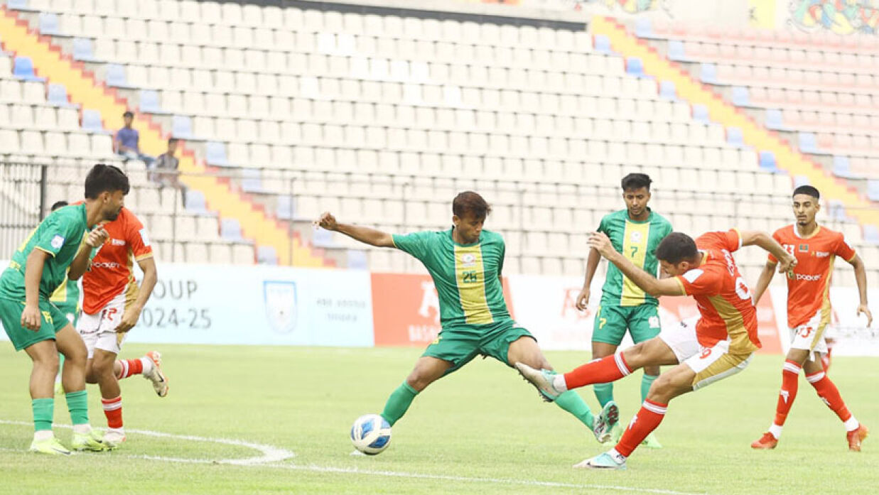 রহমতগঞ্জের বিপক্ষে বসুন্ধরা কিংস অ্যারেনায়
