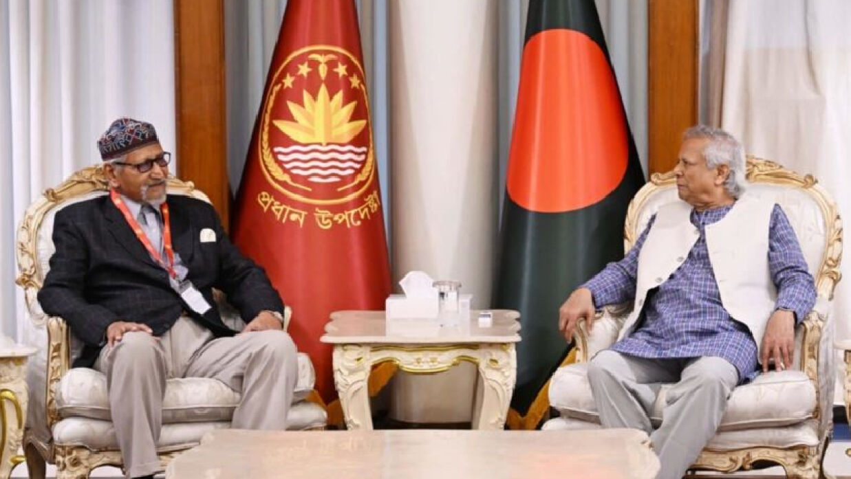 প্রধান উপদেষ্টার সঙ্গে তদন্ত কমিশনের সদস্যদের সাক্ষাৎ