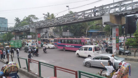 দীর্ঘ ৪ ঘণ্টা পর সংঘর্ষ শেষে সাইন্সল্যাবে যান চলাচল স্বাভাবিক 