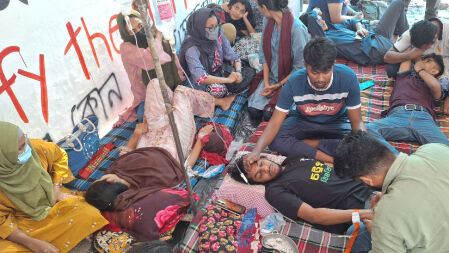 ২৬ ঘণ্টা অনশনে চবির ৯ শিক্ষার্থী, অসুস্থ দুই