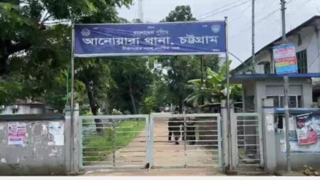 ছাত্রলীগের মিছিলের প্রস্তুতি, পুলিশের উপস্থিতিতে ছত্রভঙ্গ