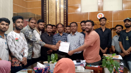 রাজশাহী কলেজ অধ্যক্ষের নিকট ৯ দফা দাবিতে ছাত্রদলের স্মারকলিপি প্রদান