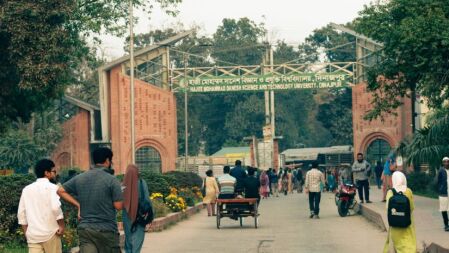 হাবিপ্রবিতে ভর্তি পরীক্ষা ঘিরে উৎসবের আমেজ
