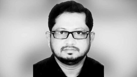 আন্দোলনের মুখে রেজিস্ট্রারকে অবসরে পাঠিয়ে উপাচার্য নিজেই অতিরিক্ত দায়িত্ব নিলেন