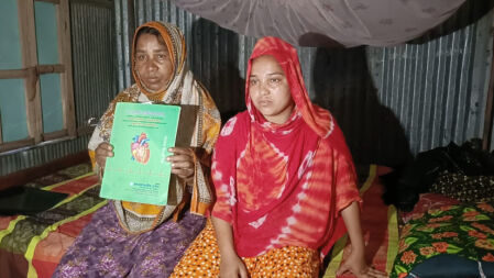 অর্থের অভাবে চিকিৎসা হচ্ছে না তরুণীর, ছেড়ে চলে যান স্বামীও