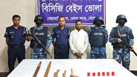 ভোলায় বোমাসহ আওয়ামী লীগ নেতা আটক