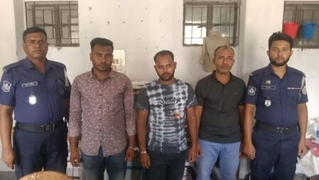 চাঁদাবাজি ও ছিনতাইয়ের অভিযোগে যুবদল নেতাসহ গ্রেপ্তার ৩