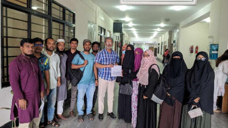 ছাত্রলীগপন্থী দুই ফেসবুক পেজের বিরুদ্ধে মামলার প্রস্তুতি ঢাবি শিক্ষার্থীদের 